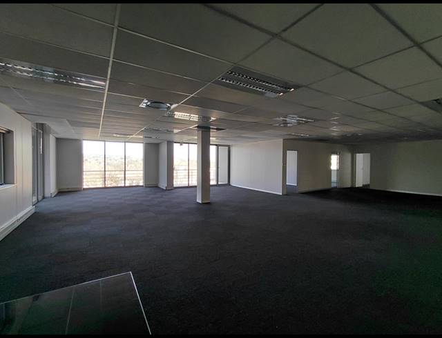 659M² OFFICE TO LET IN BRYANSTON